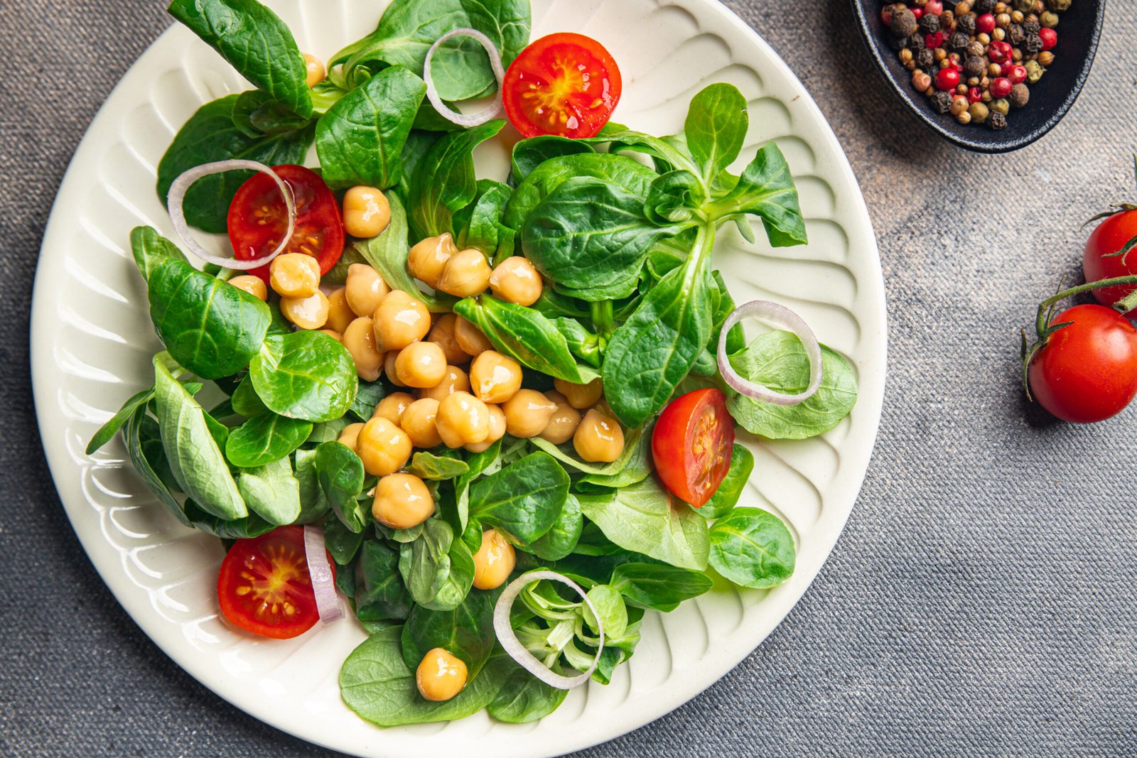 vecteezy_vegetable-salad-chickpea-legume-lettuce-mache-tomato_11074542